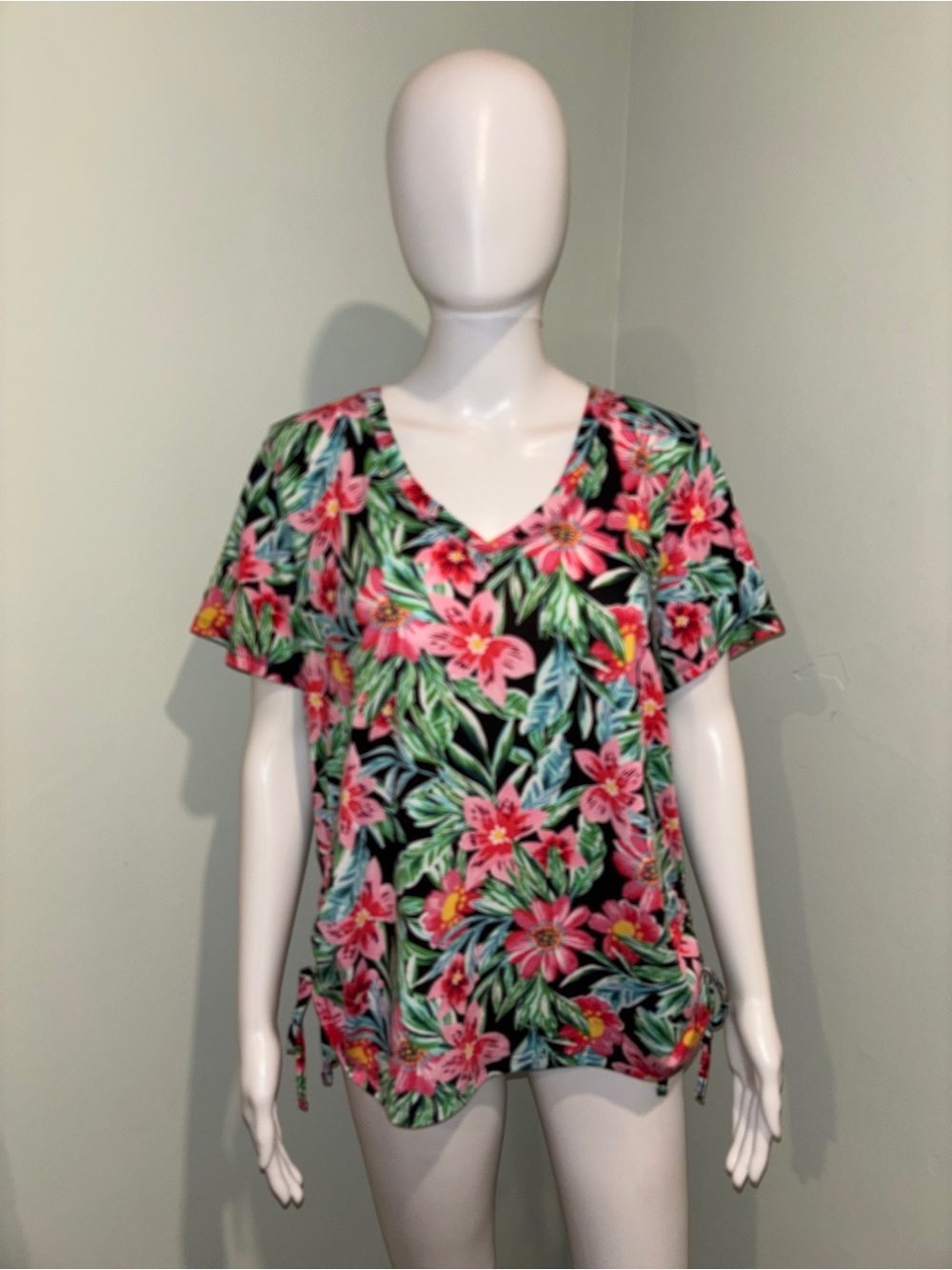 Caribbean Joe Women's V-Neck Floral Print Short Sleeve Side Ruched T-shirt - L